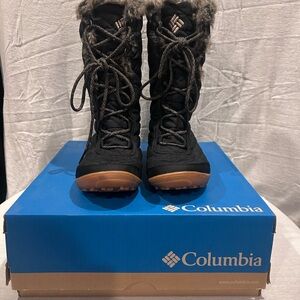 Columbia Women's Black winter boot